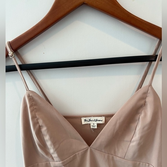 for the LOVE And Lemons SHORT DEEP V-NECK SLIP Lining - Picture 2 of 11